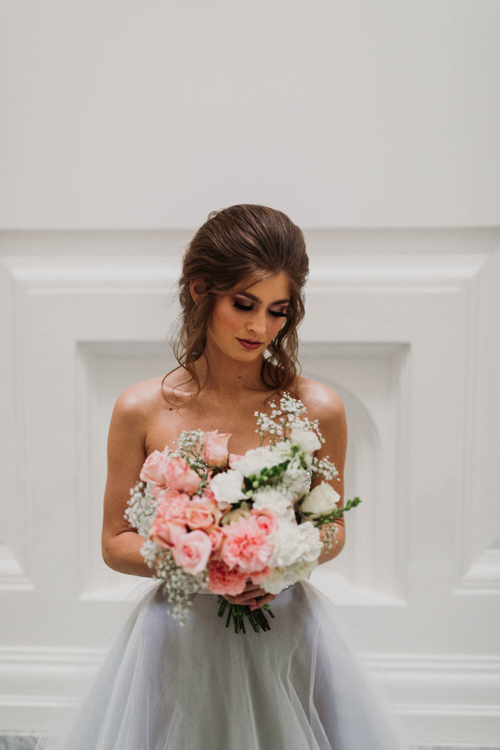 1.) Do Your Homework - When booking your hair and makeup stylist for your wedding, there is a lot to consider. Naturally, you’ll start by doing some research for companies in your area. Before you even take the step to reach out to them, review their testimonials to see what previous brides said about their experience. Portfolio’s and marketing can be misleading, but a review won’t lie, especially if there are multiple bride’s with the same story. When looking at price, keep in mind if you focus strictly on the lowest priced artist, you’ll end up spending more money booking several trials to find the right fit for yourself. After spending thousands on your venue, photographer and dress, don’t skimp out on your face. Your face and hair will be in 90% of the photos and you will want to look back in awe, not horror. Check out what’s included with the service, so you know exactly what your getting yourself into.